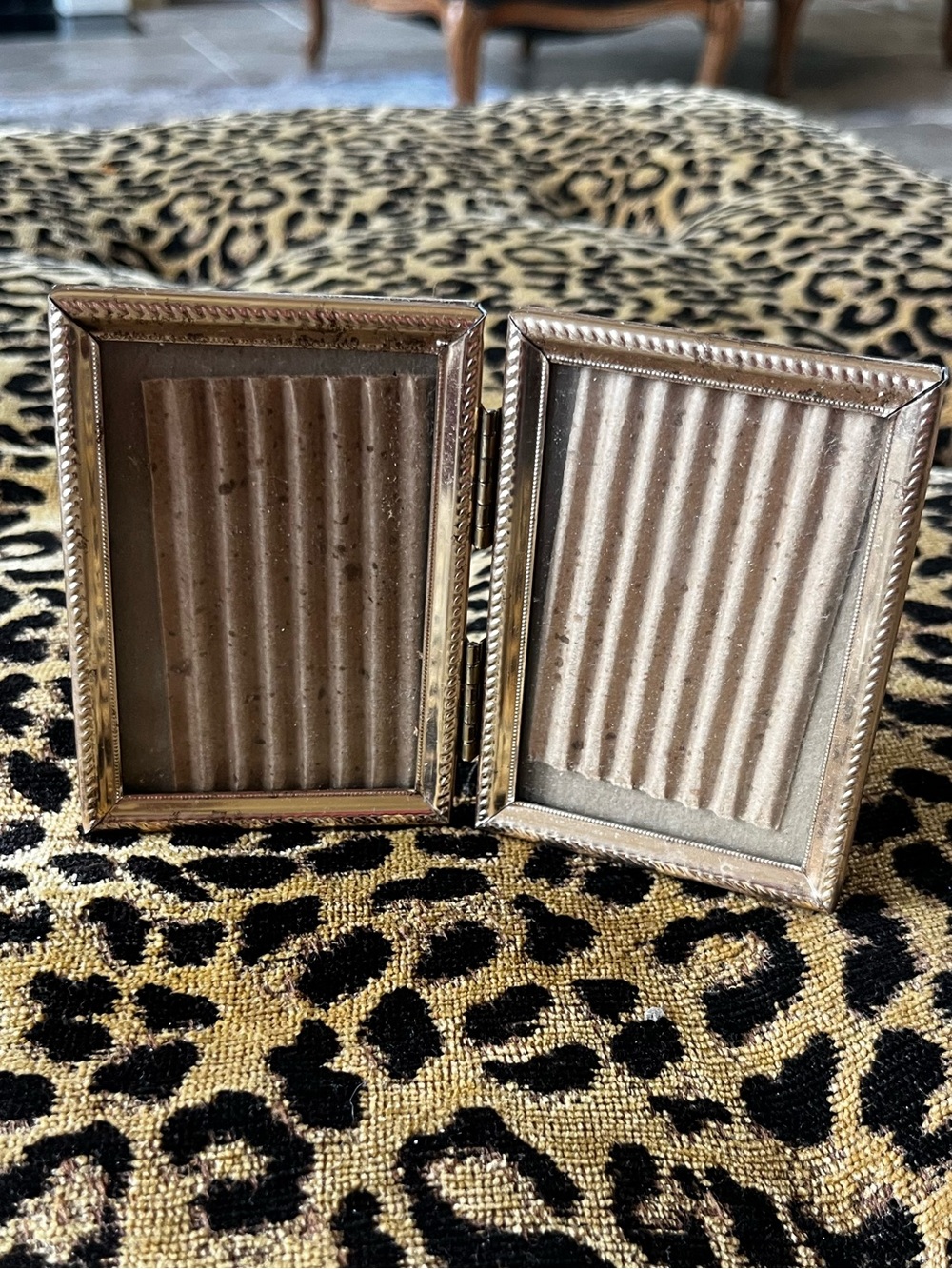 Vtg Gold Tone Metal Bi-Fold Double Hinged Picture Frame-4”x2.5”Portrait